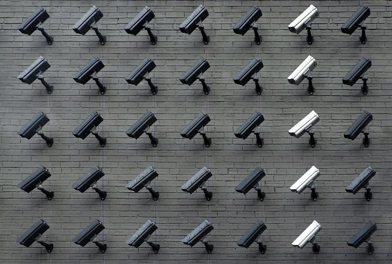 (Article 4) Stalking – How can I tell if someone is spying on me?